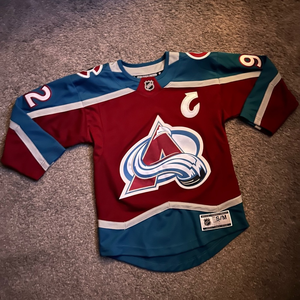 Colorado Avalanche Landeskog jersey Boy's size Small Official NHL Like New!